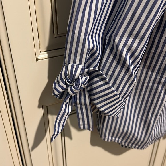 Another cute top from J McLaughlin - Picture 3 of 4